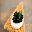 Sándwiches con caviar rojo o negro: qué hermoso servir en la mesa festiva